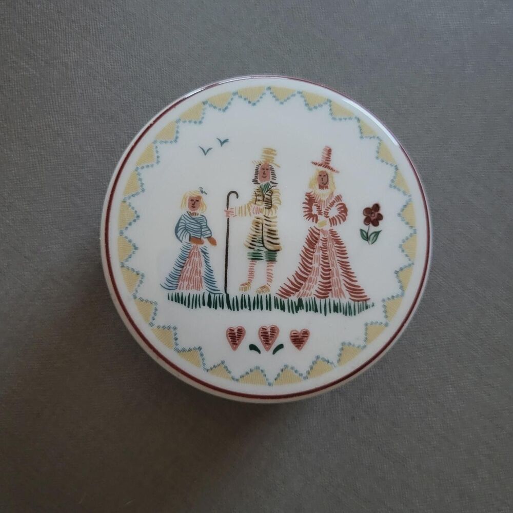 Villeroy Boch 1981 American Sampler Trinket Box Porcelain Luxembourg Vintage 3"